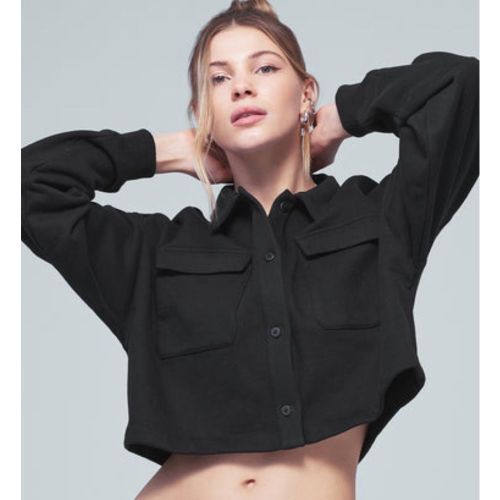 Alo Yoga Renown Cropped Button Up Pullover — M Black